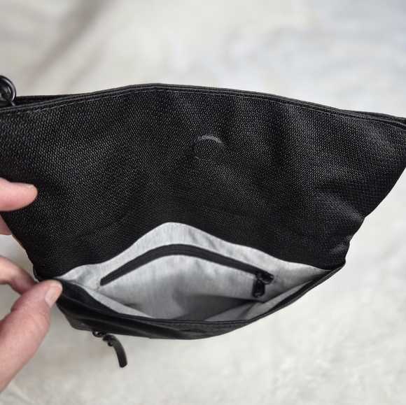 Sherpani Crossbody - Picture 6 of 10